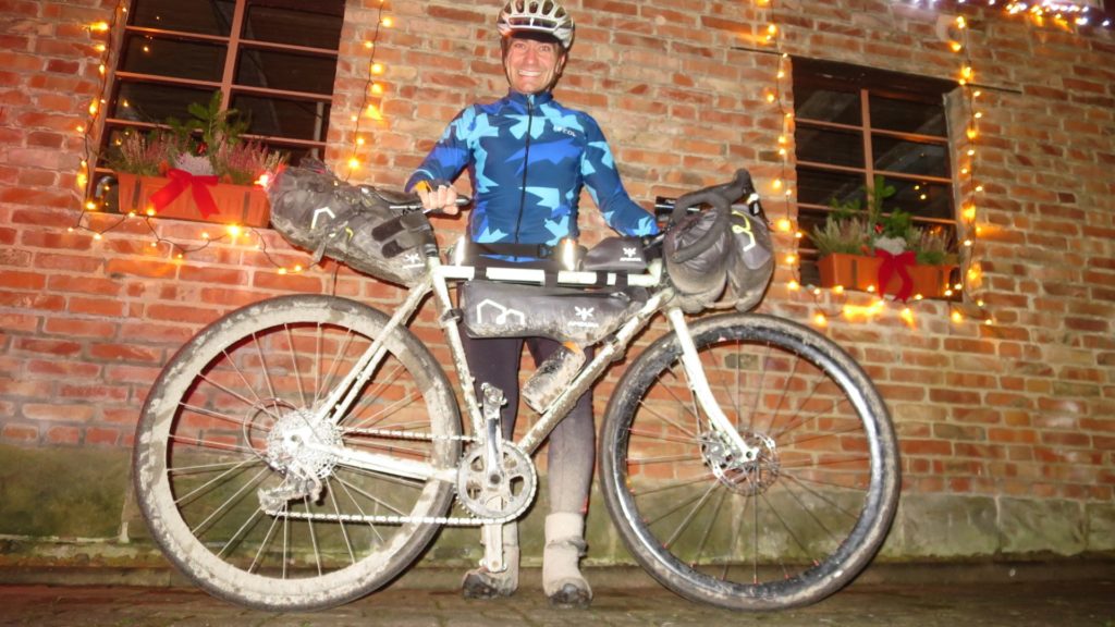 马库斯·斯蒂茨骑自行车回家过圣诞节