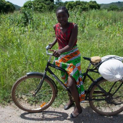 一辆自行车如何改变年轻女性的生命